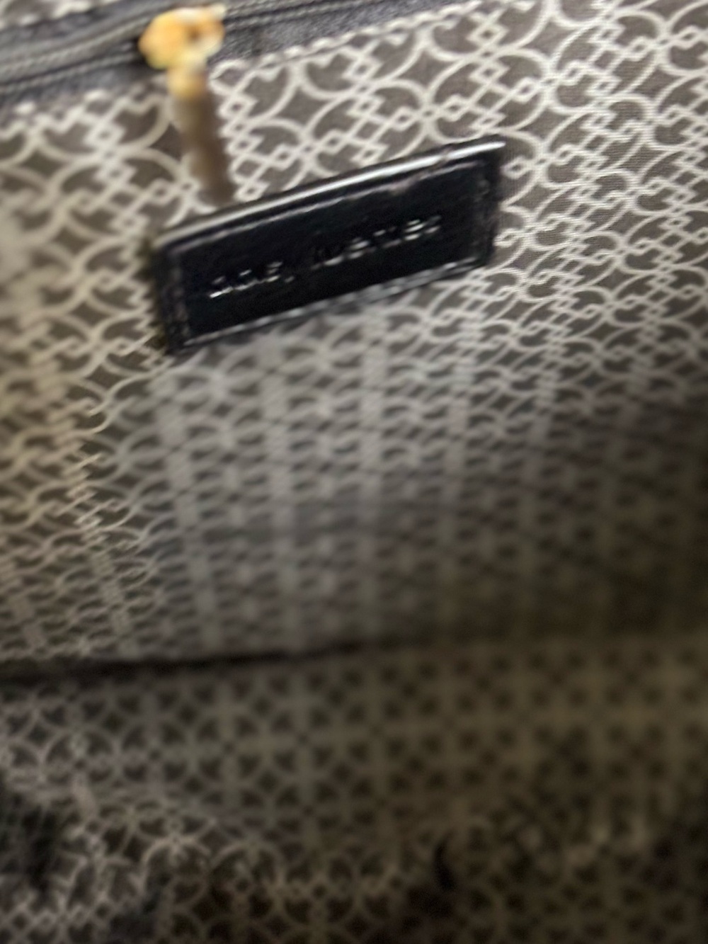 Daisy Fuentes Black quilted tote NWT - Picture 6 of 6